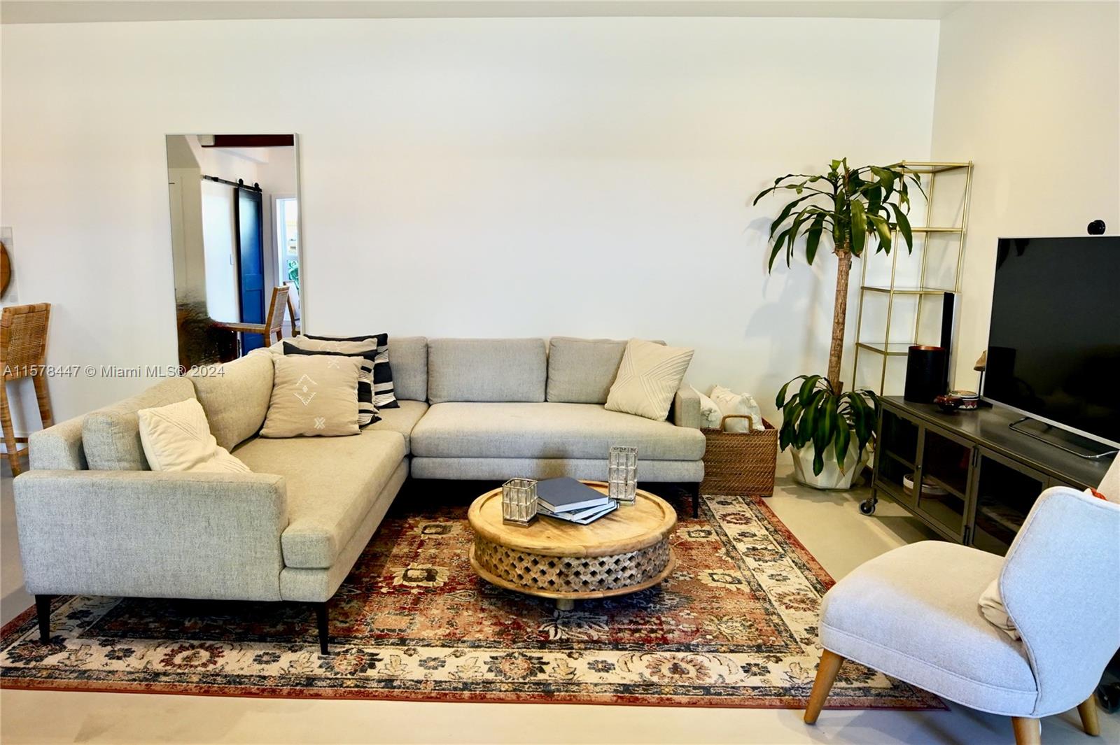 ORANGE POUNDS CONDO - Residential