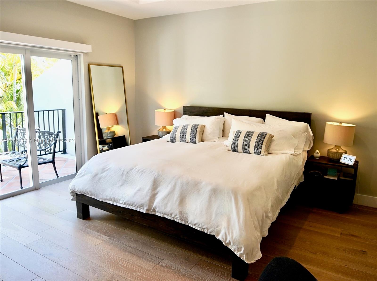 ORANGE POUNDS CONDO - Residential