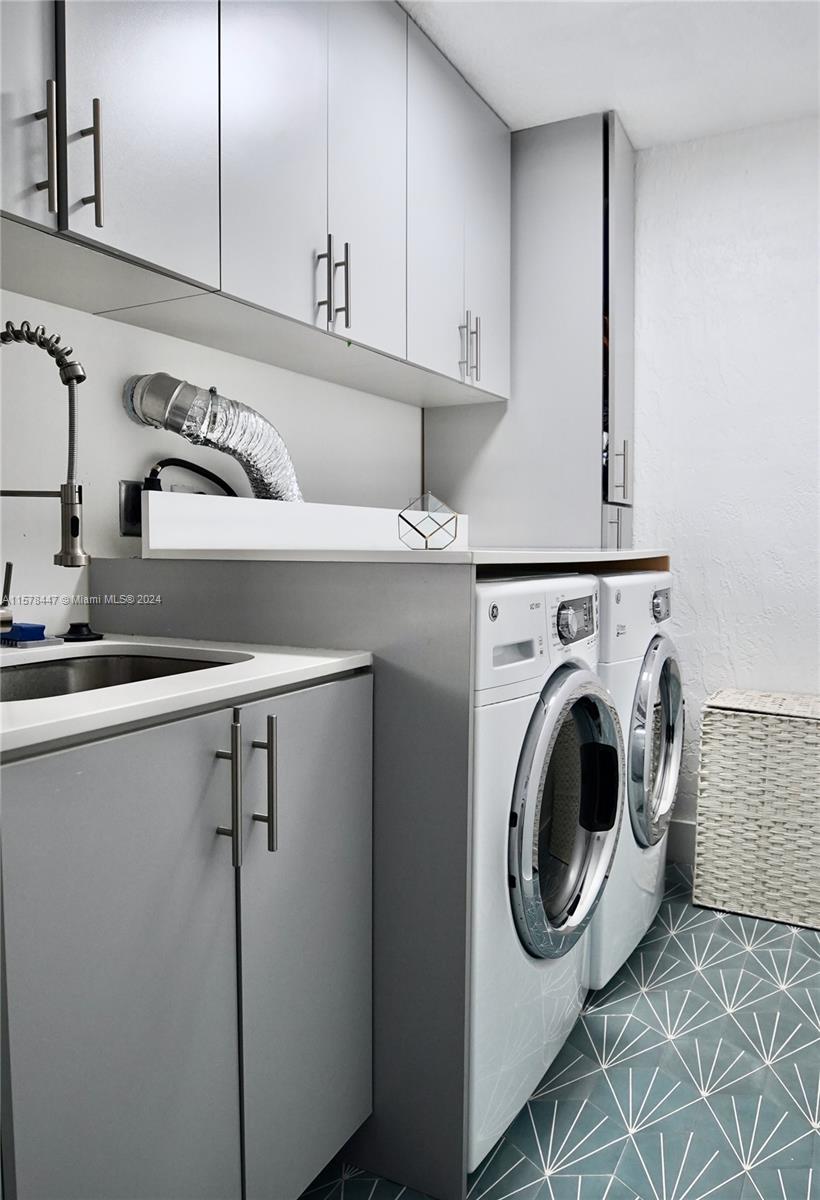 ORANGE POUNDS CONDO - Residential