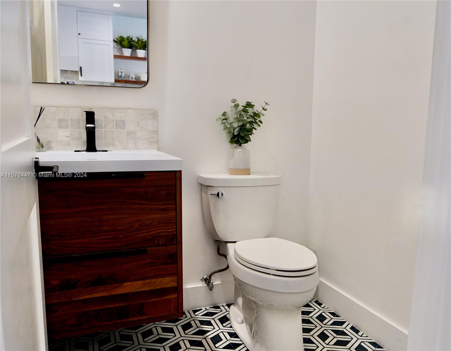 ORANGE POUNDS CONDO - Residential