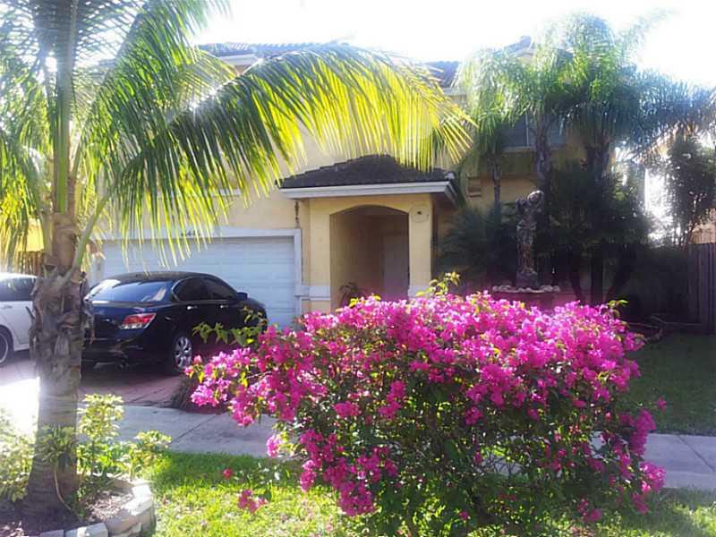 BAPTIST HOSPITAL AREA, HAMMOCK'S, PRIVATE COMMUNITY,4 BEDS, 2 1/2 BATH, 2 CAR GARAGE, GORGEOUS POOL, WOOD KITCHEN CABINET WITH GRANITE COUNTER TOP, EASY TO MOVE, TILE ON FIRST FLOOR AND WOOD ON SECOND FLOOR. REALTORS PLEASE THE REMARKS