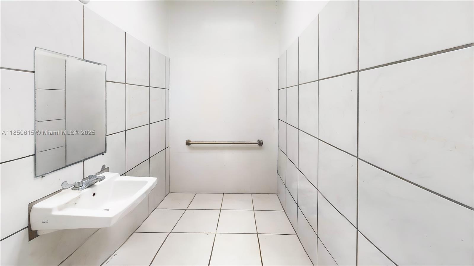 NARANJA LAKES SHOPPING PL - Land