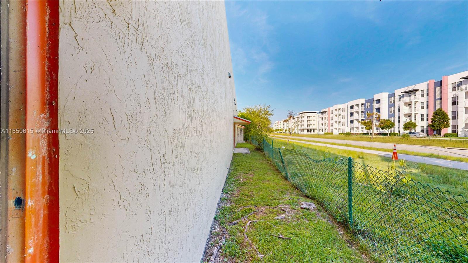 NARANJA LAKES SHOPPING PL - Land