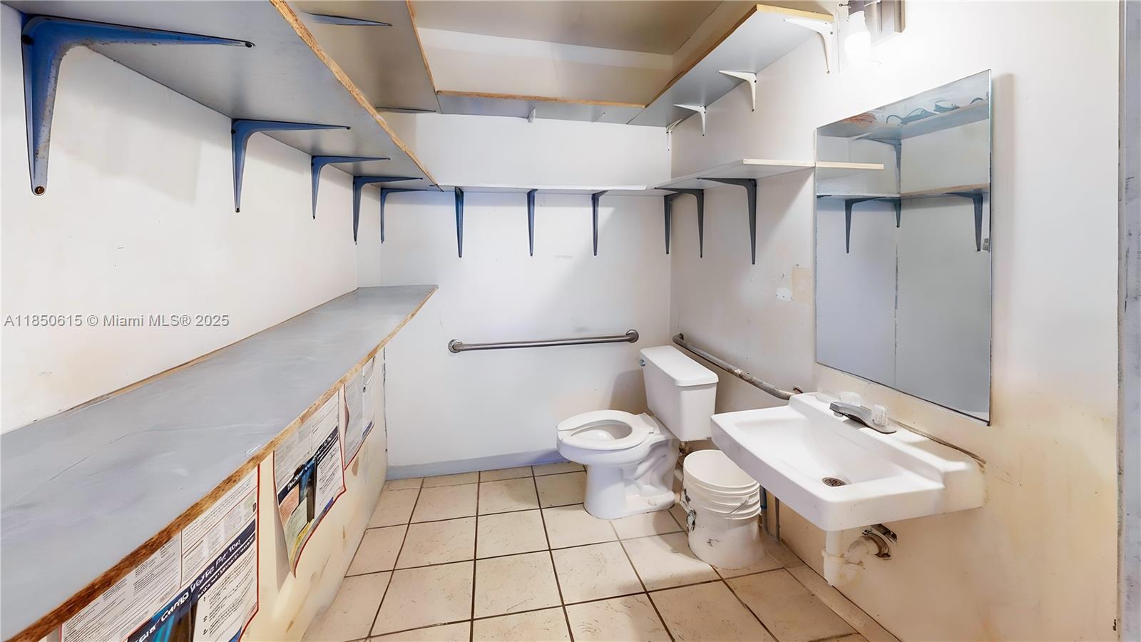 NARANJA LAKES SHOPPING PL - Land