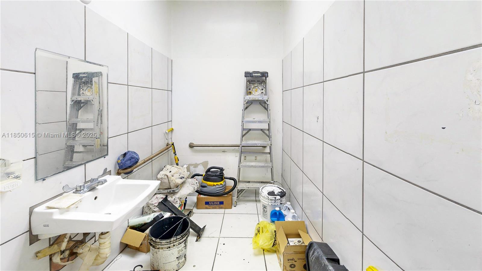 NARANJA LAKES SHOPPING PL - Land