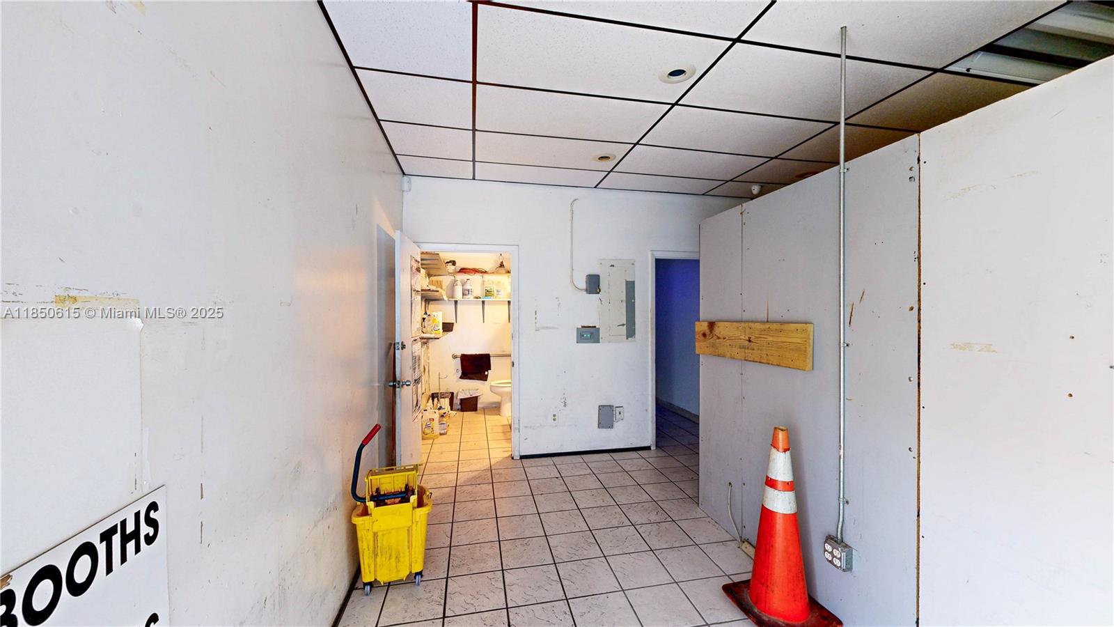 NARANJA LAKES SHOPPING PL - Land