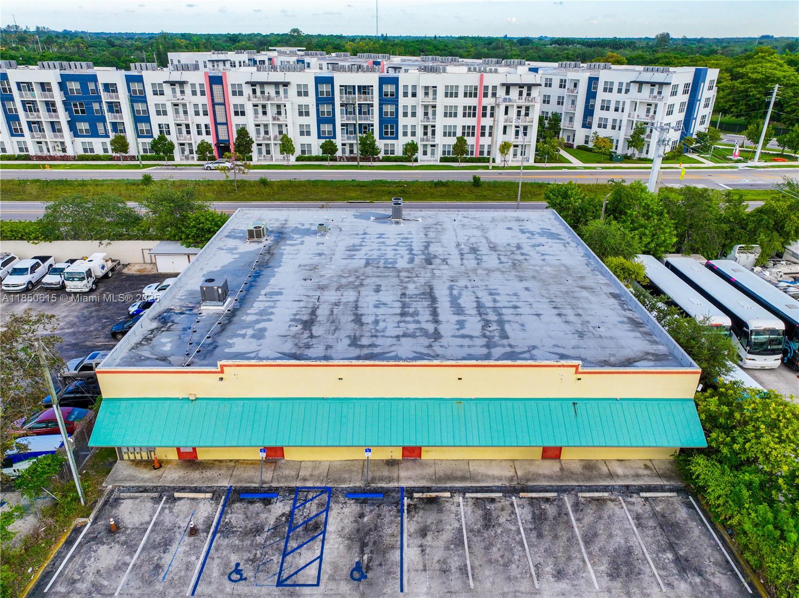 NARANJA LAKES SHOPPING PL - Land