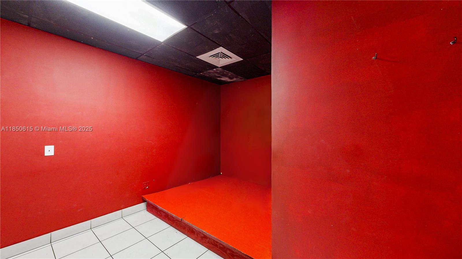 NARANJA LAKES SHOPPING PL - Land