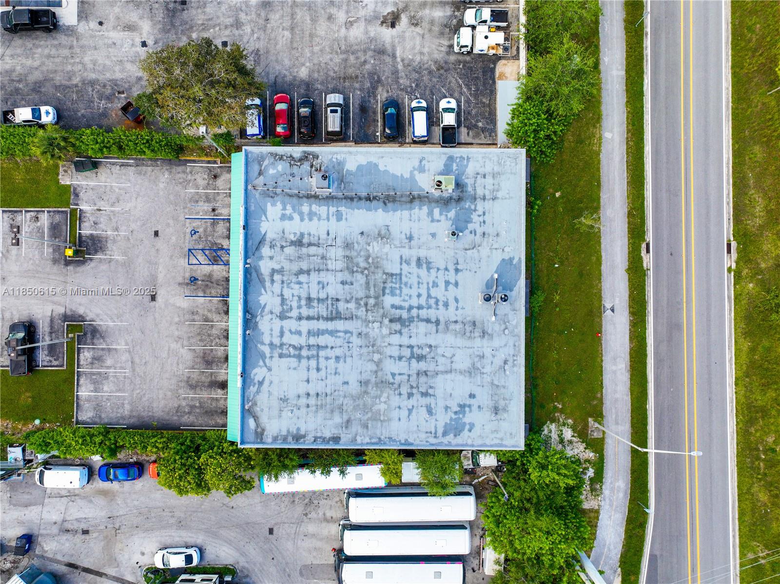 NARANJA LAKES SHOPPING PL - Land