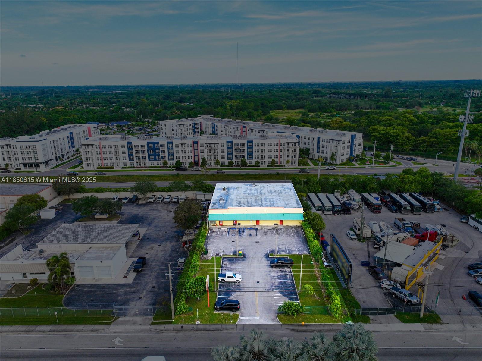 NARANJA LAKES SHOPPING PL - Land