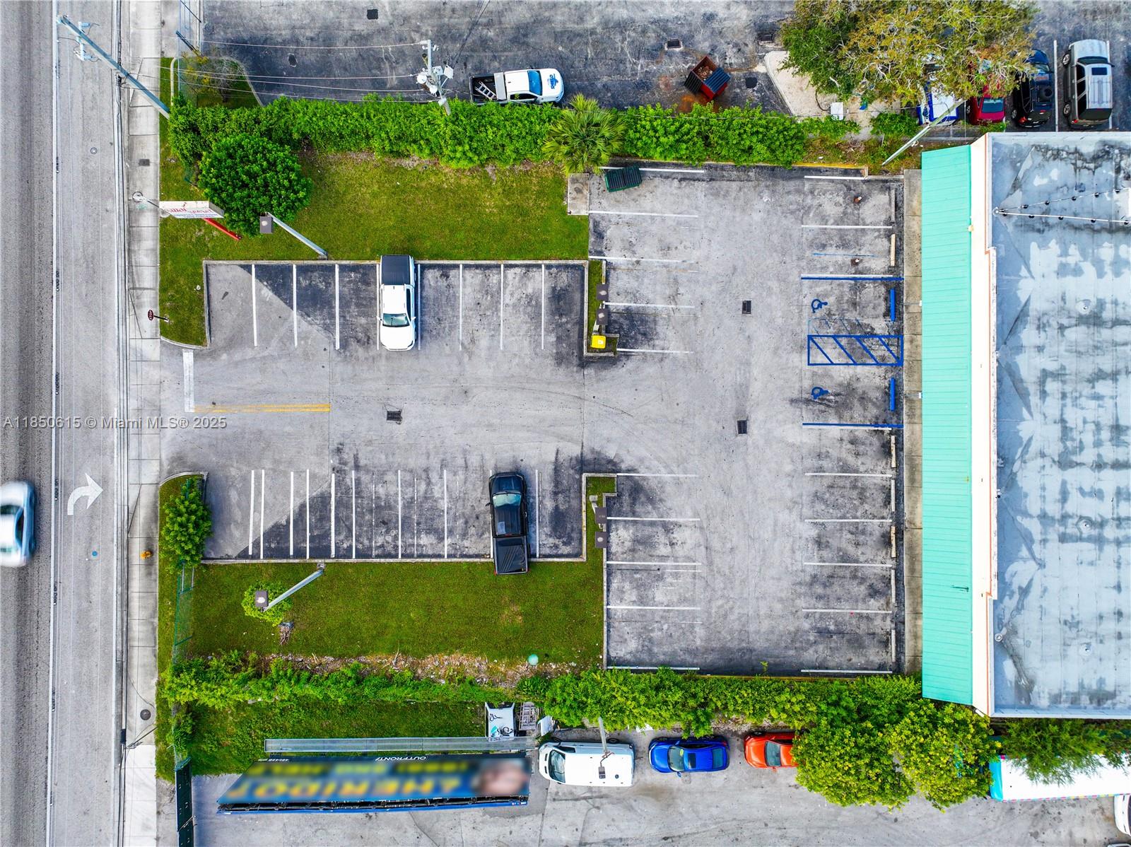 NARANJA LAKES SHOPPING PL - Land