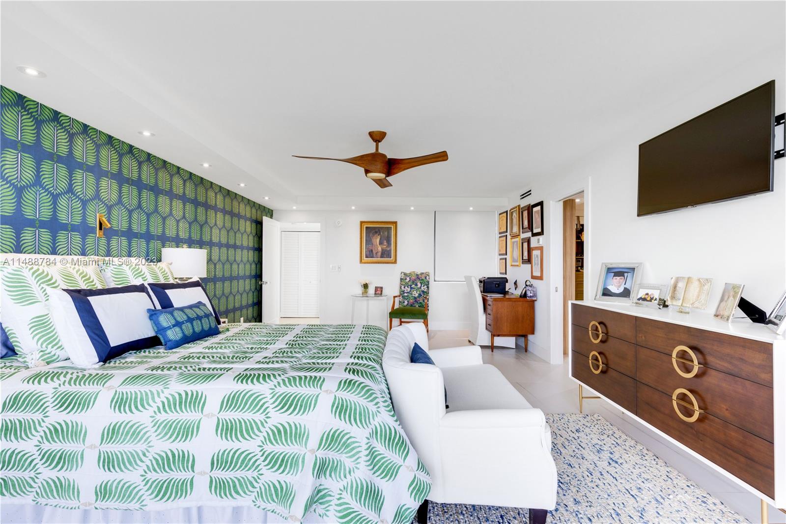 GABLES BATH CLUB APTS CON - Residential