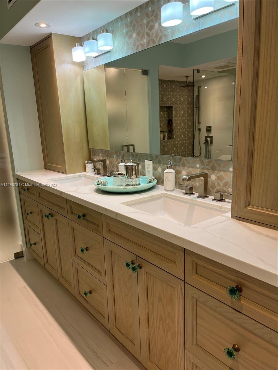 GABLES BATH CLUB APTS CON - Residential