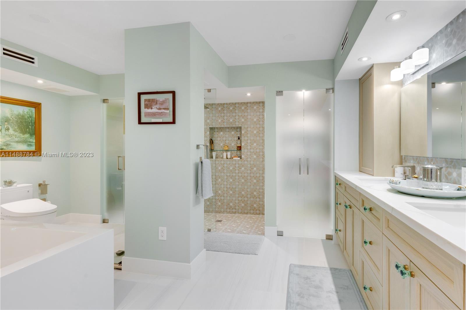 GABLES BATH CLUB APTS CON - Residential