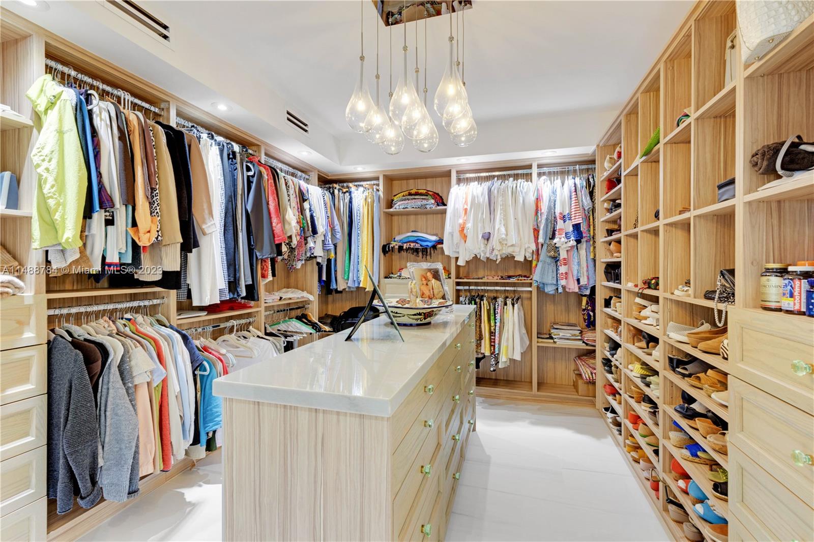 GABLES BATH CLUB APTS CON - Residential