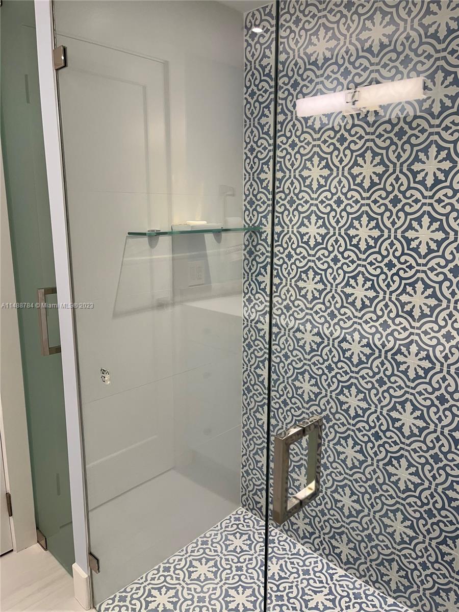 GABLES BATH CLUB APTS CON - Residential