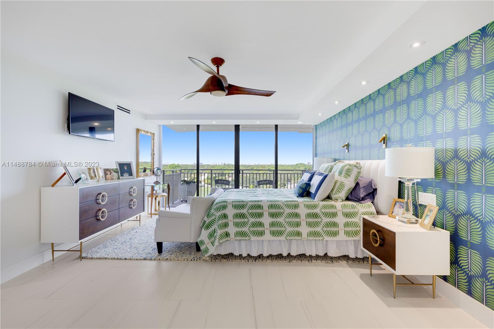 GABLES BATH CLUB APTS CON - Residential