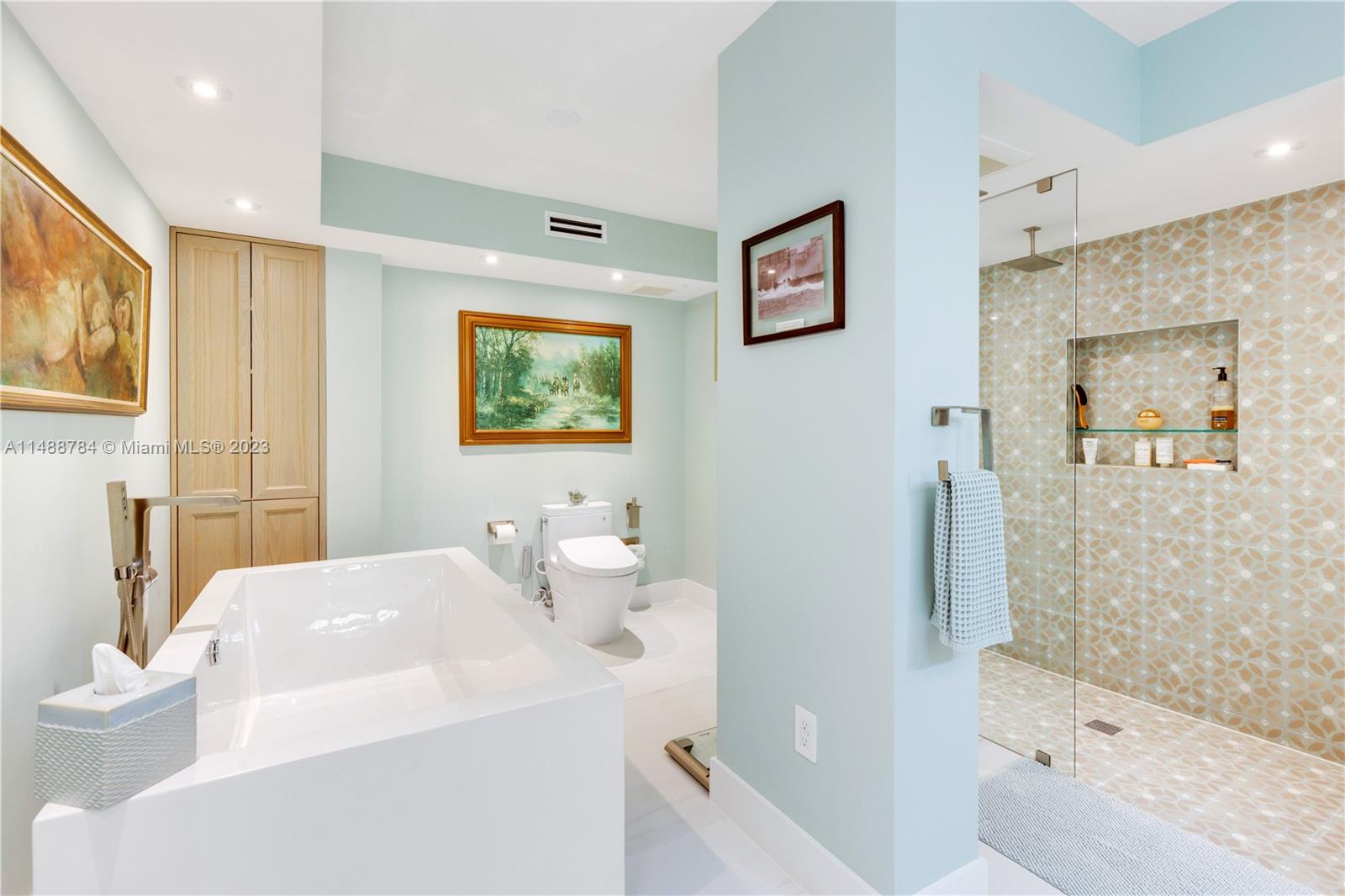 GABLES BATH CLUB APTS CON - Residential