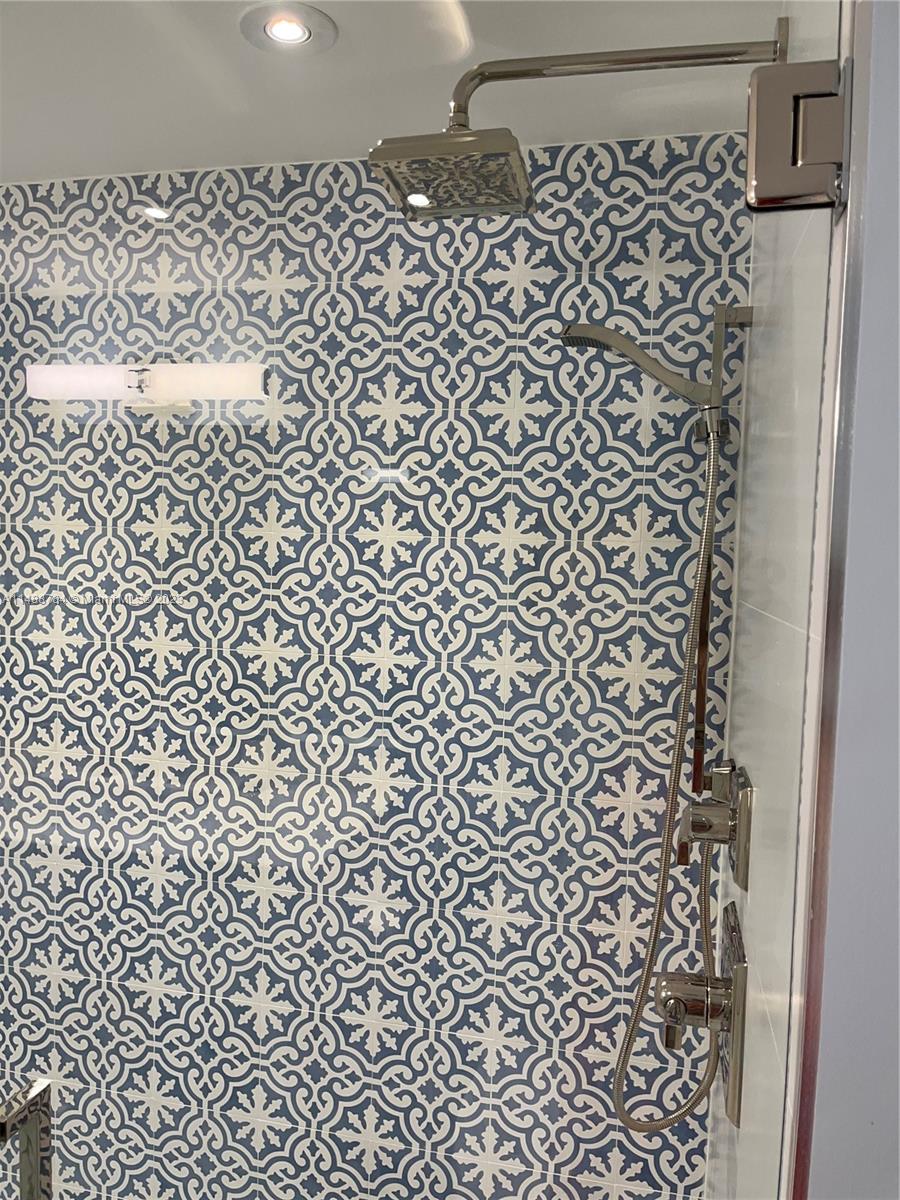 GABLES BATH CLUB APTS CON - Residential