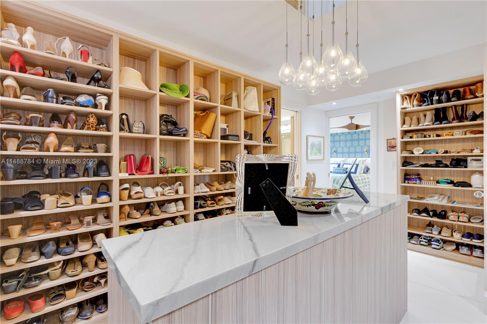 GABLES BATH CLUB APTS CON - Residential