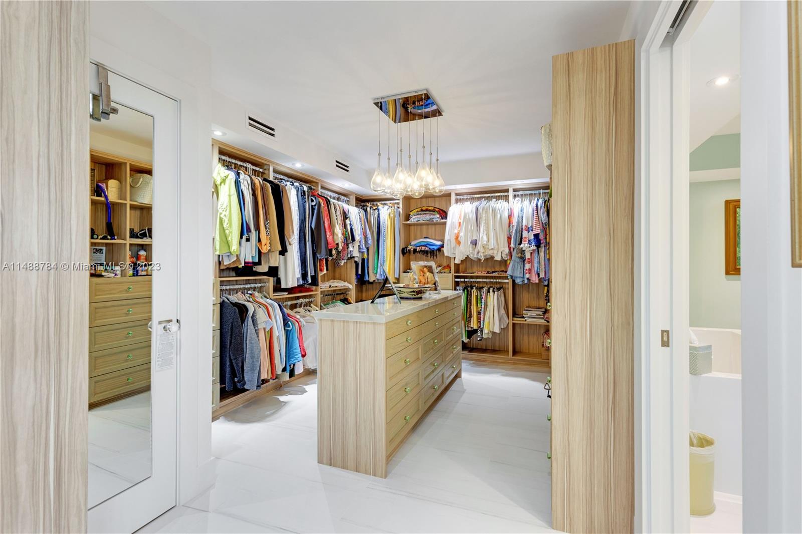 GABLES BATH CLUB APTS CON - Residential