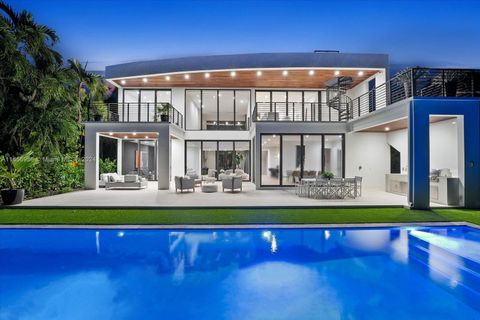 112 W Palm Midway Miami Beach FL 33139