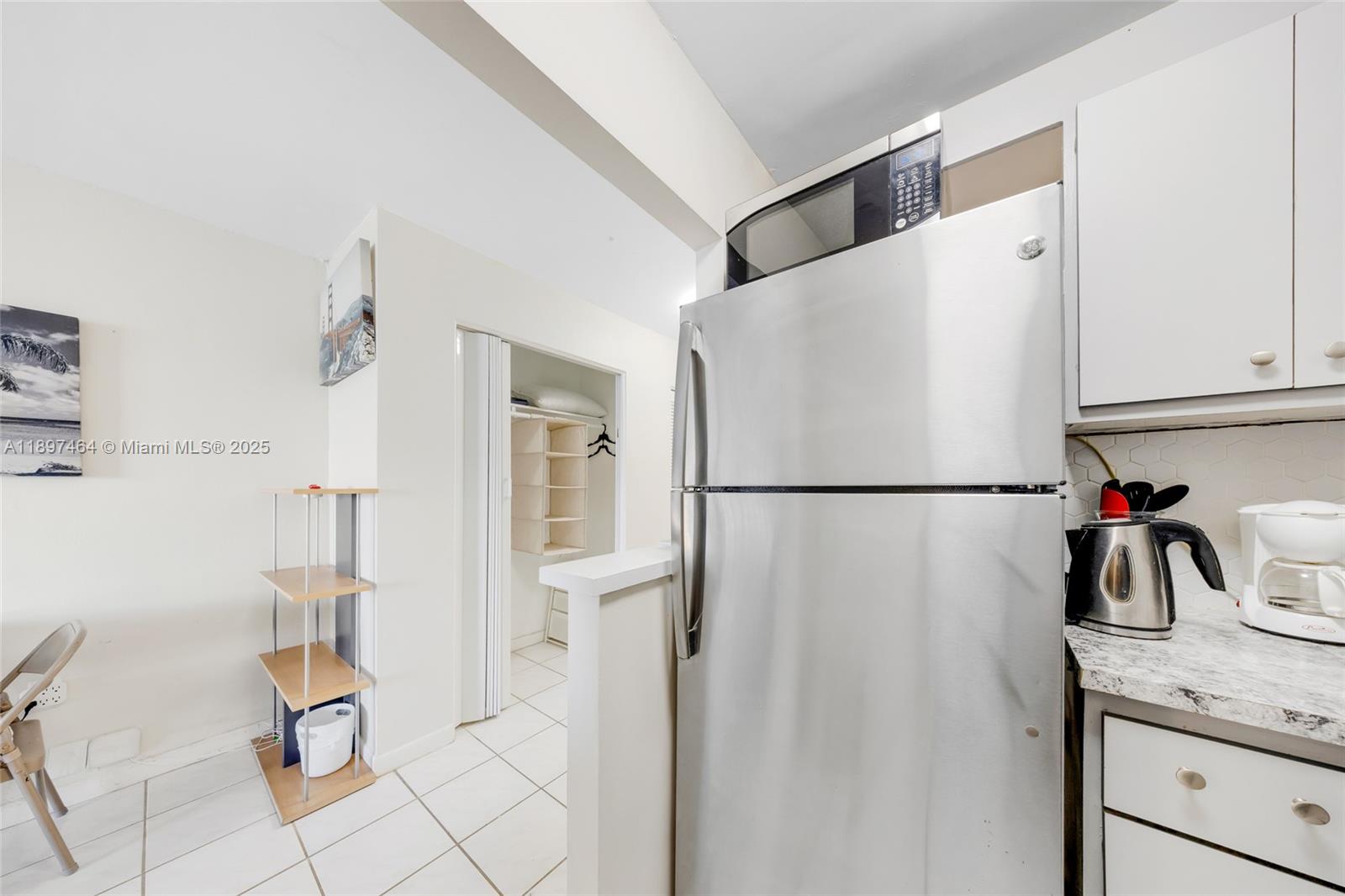 BAYSHORE YACHT & TENNIS C - Residential Lease