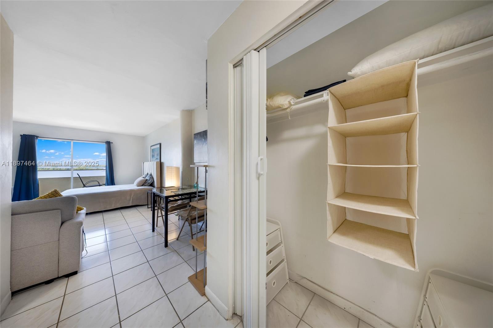 BAYSHORE YACHT & TENNIS C - Residential Lease