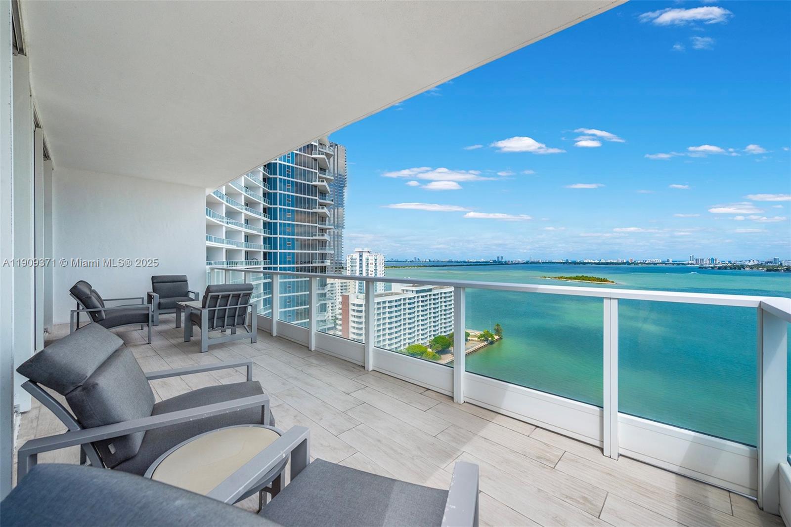 2020 N BAYSHORE DR 2110