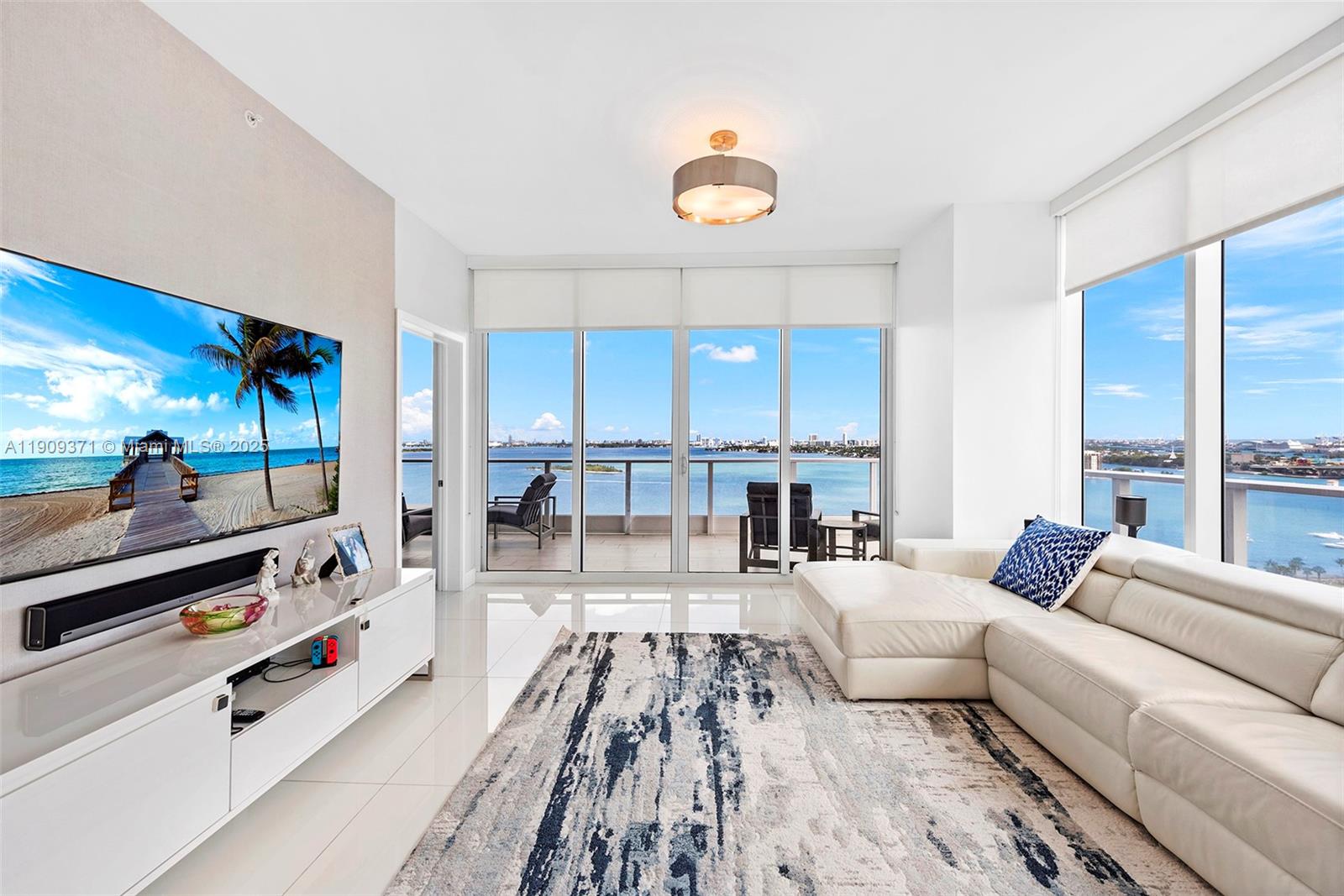 2020 N BAYSHORE DR 2110