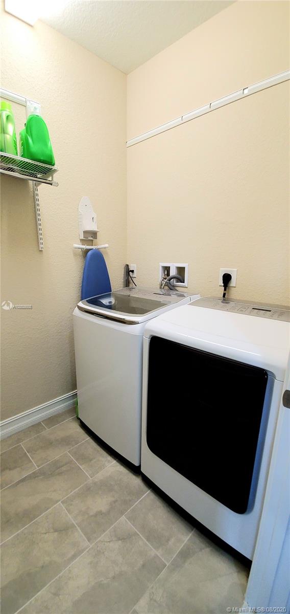 PEMBROKE LAKES SOUTH - Residential