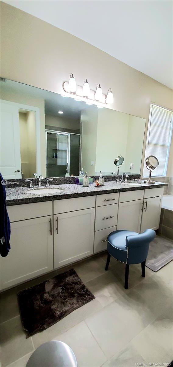 PEMBROKE LAKES SOUTH - Residential