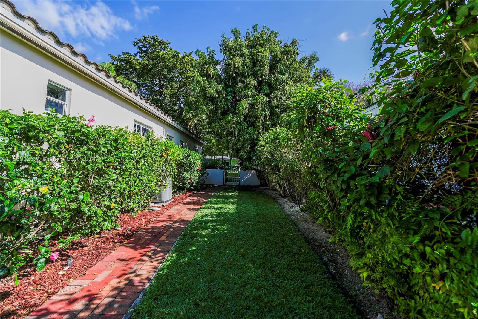 UNIVERSITY ESTATES - Residential