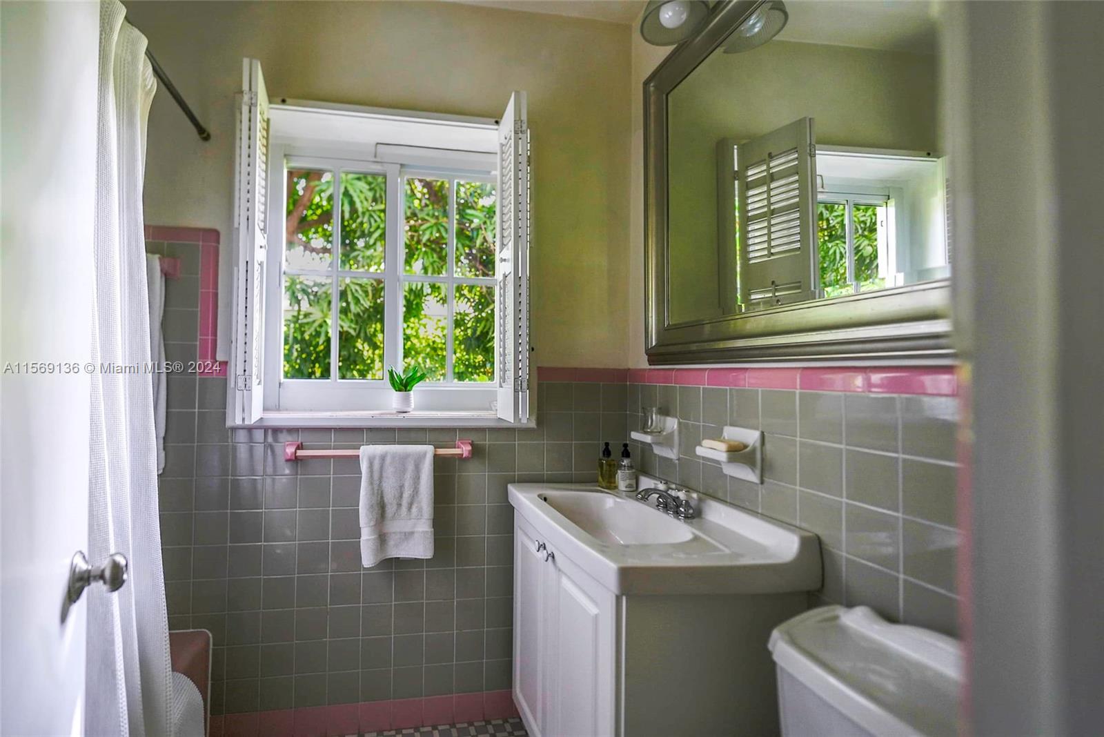 UNIVERSITY ESTATES - Residential