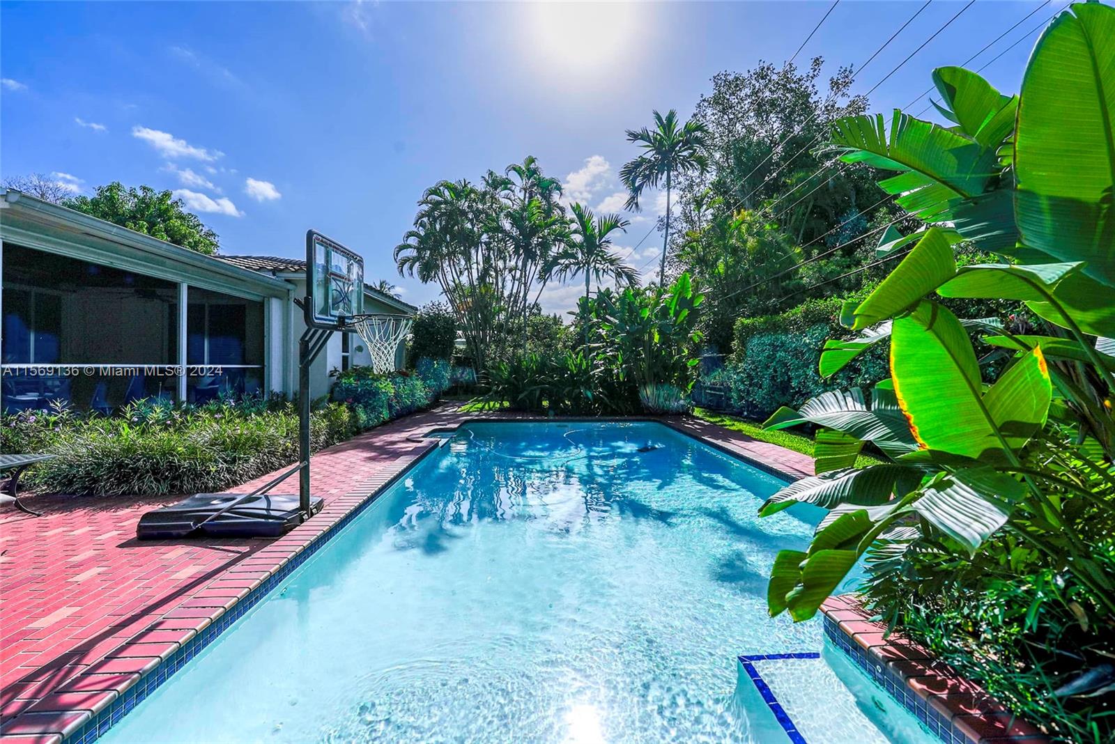 UNIVERSITY ESTATES - Residential