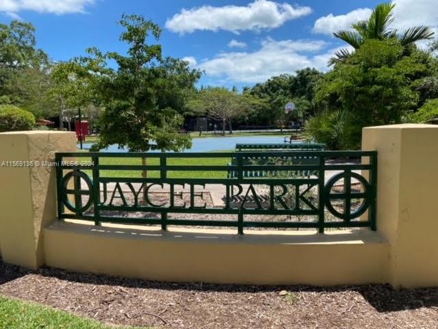 UNIVERSITY ESTATES - Residential