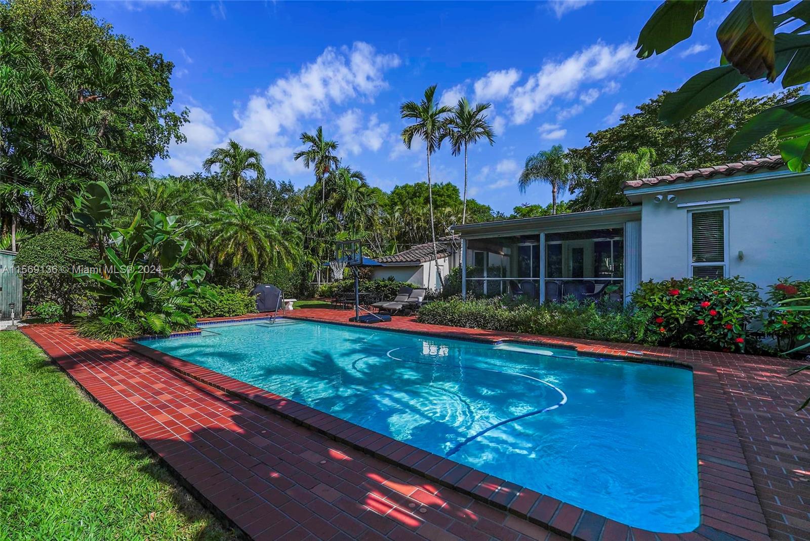 UNIVERSITY ESTATES - Residential