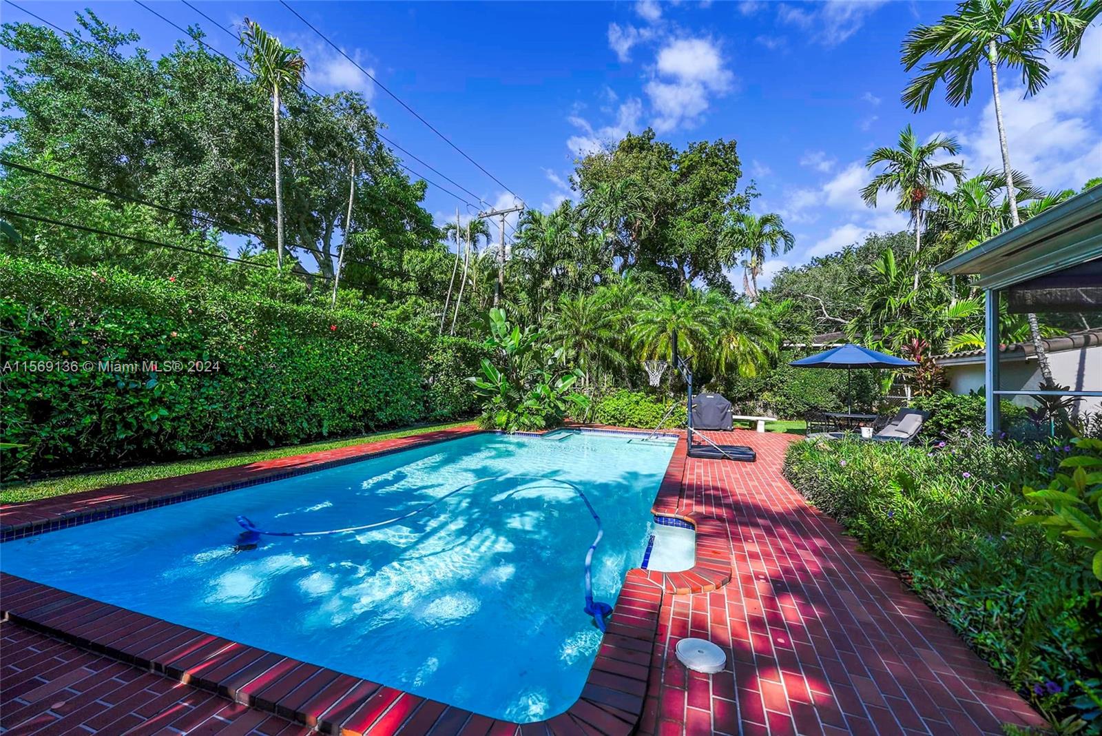 UNIVERSITY ESTATES - Residential