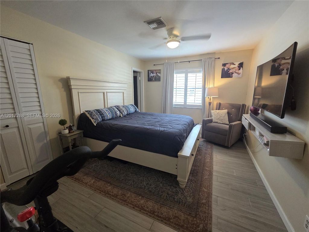 Photo of 19 Chestnut Cir, Cooper City, FL 33026 (MLS # A12017288)