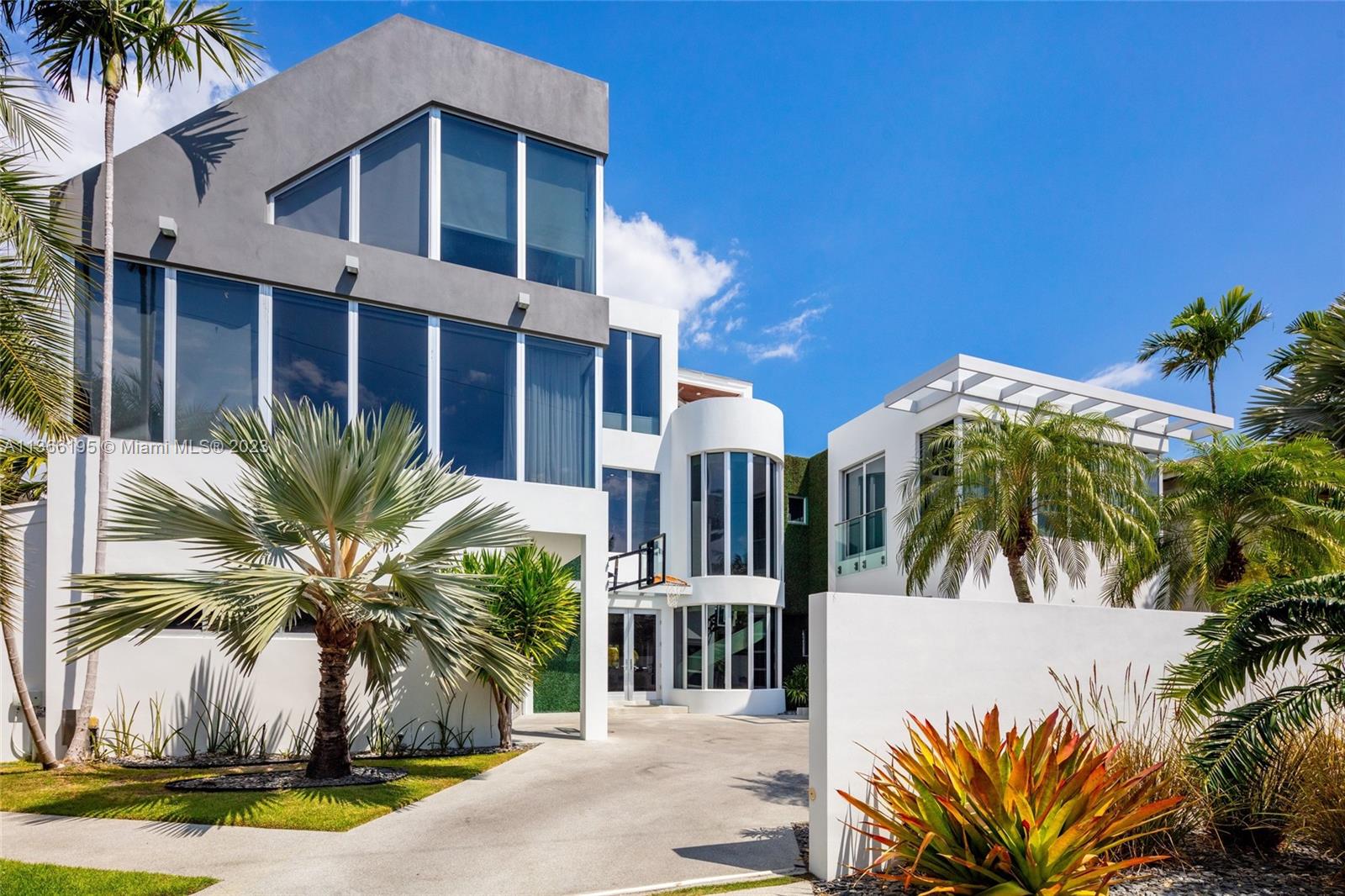 BEACH WAY HEIGHTS UNIT - Residential