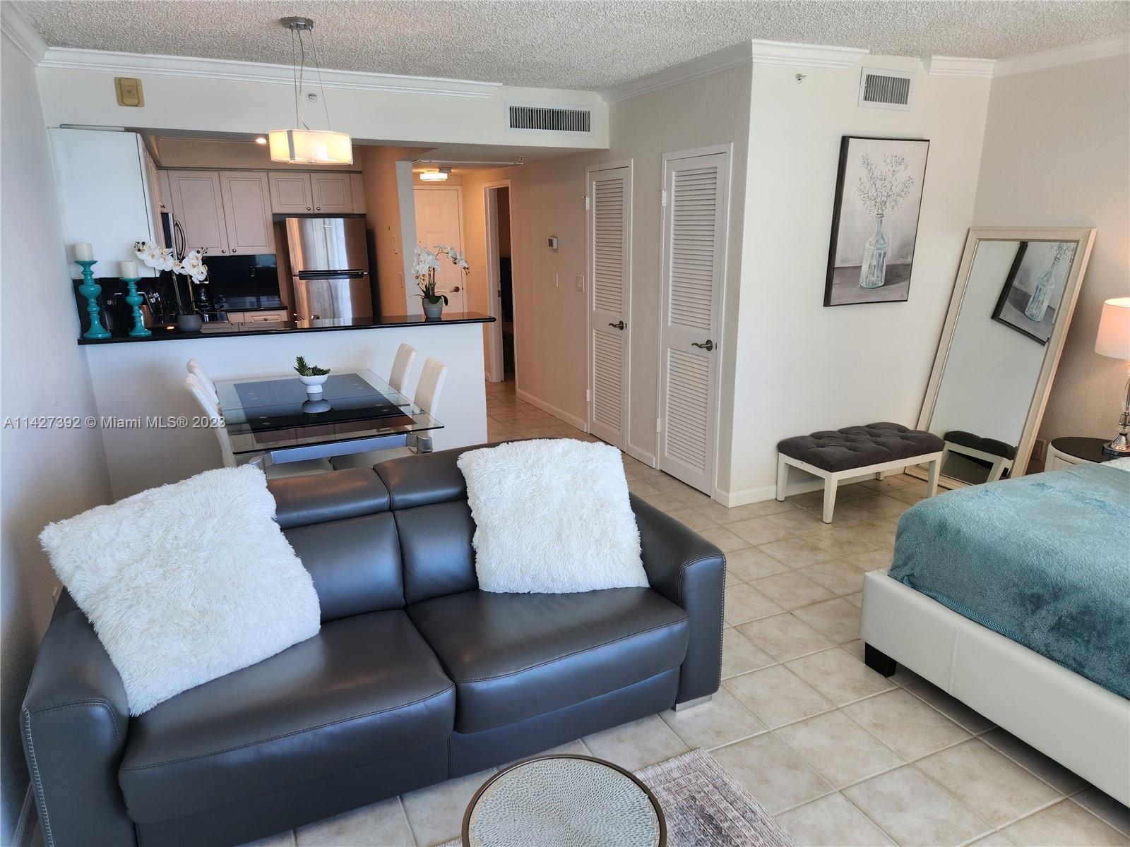 WAVE CONDO - Residential Lease