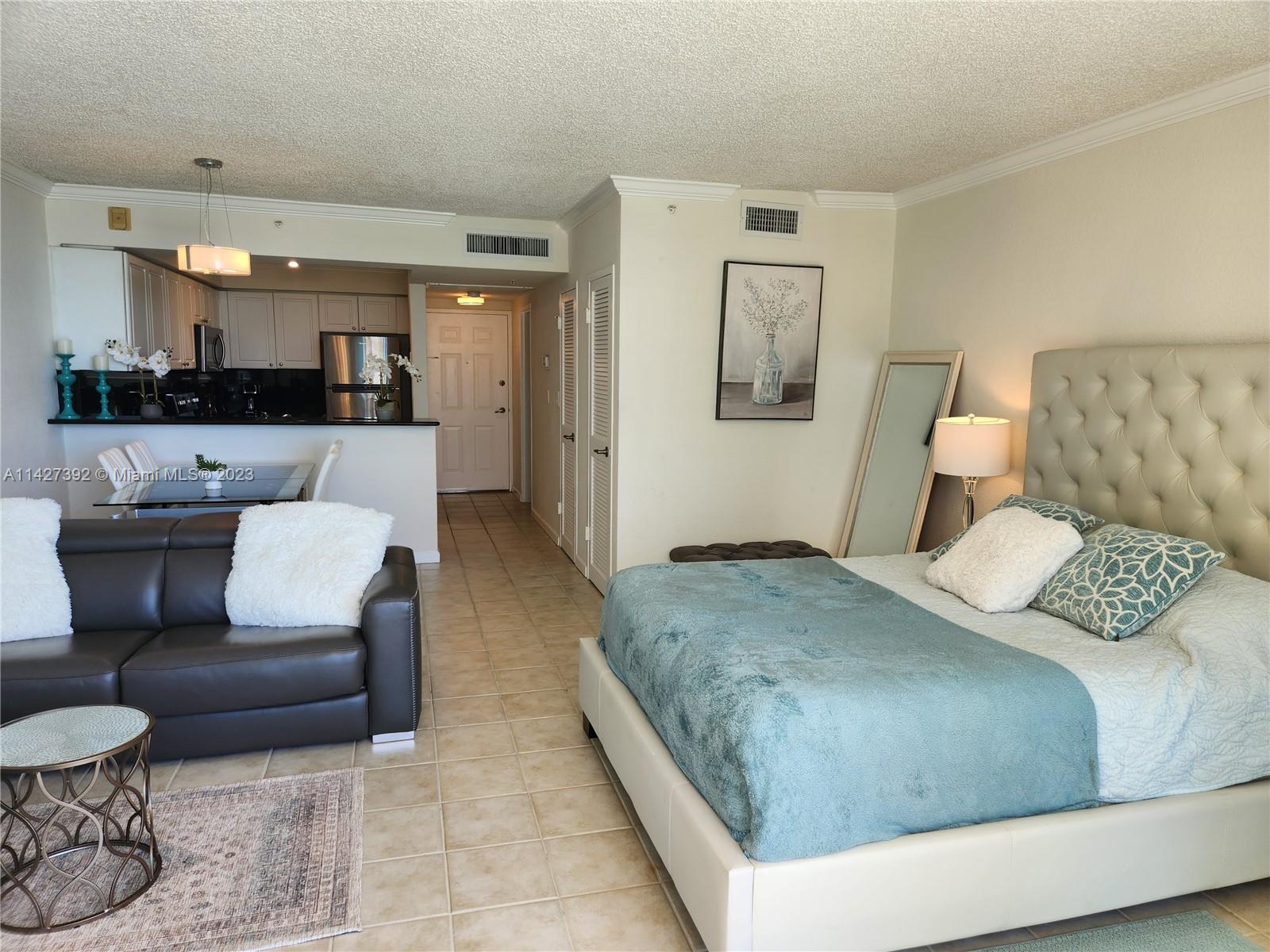 WAVE CONDO - Residential Lease