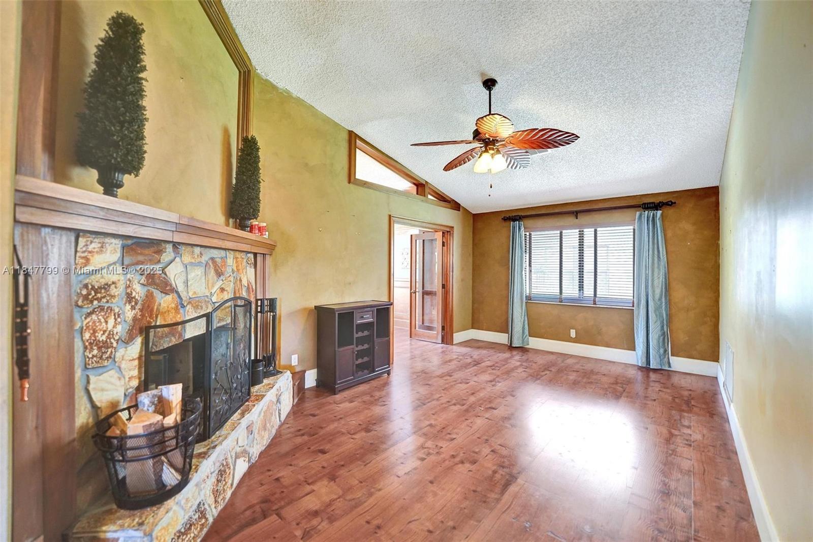 9682 Ridgecrest Ct