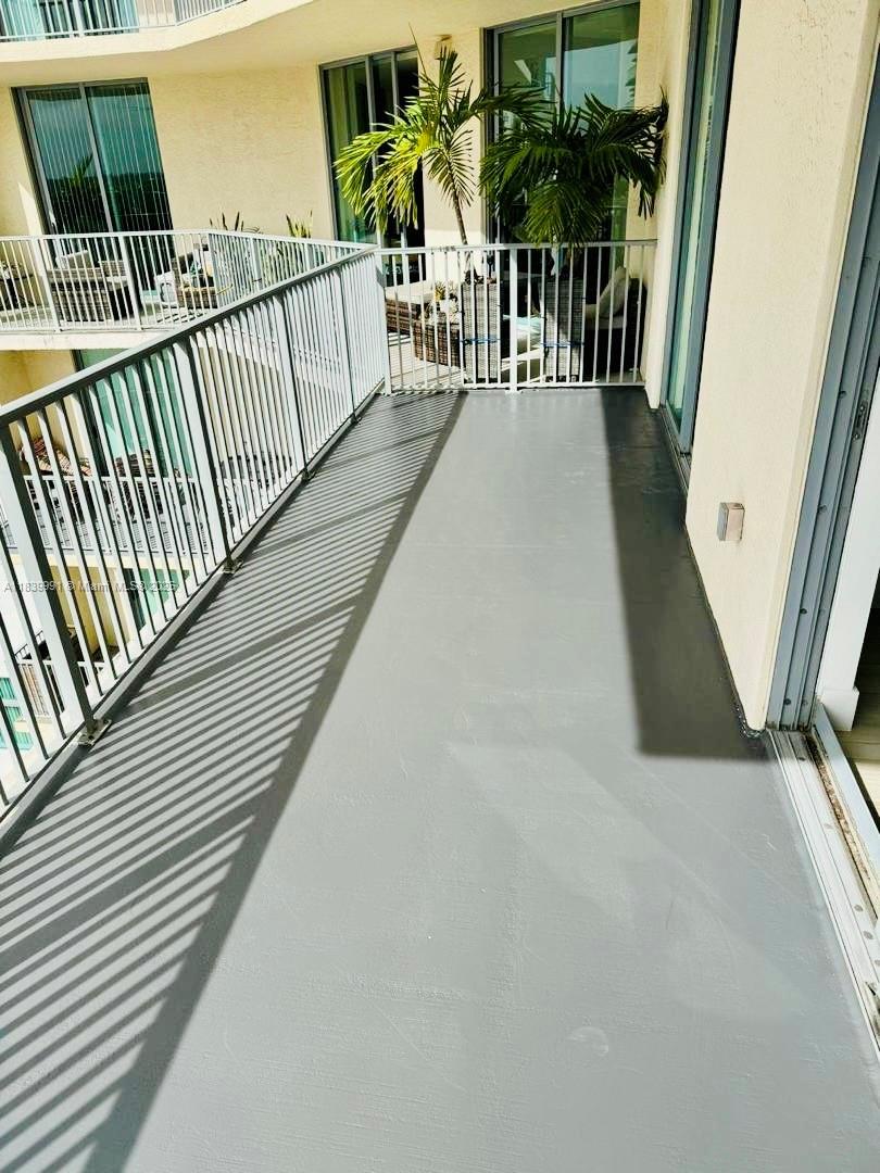 HOLLYWOOD STATION RES CON - Residential