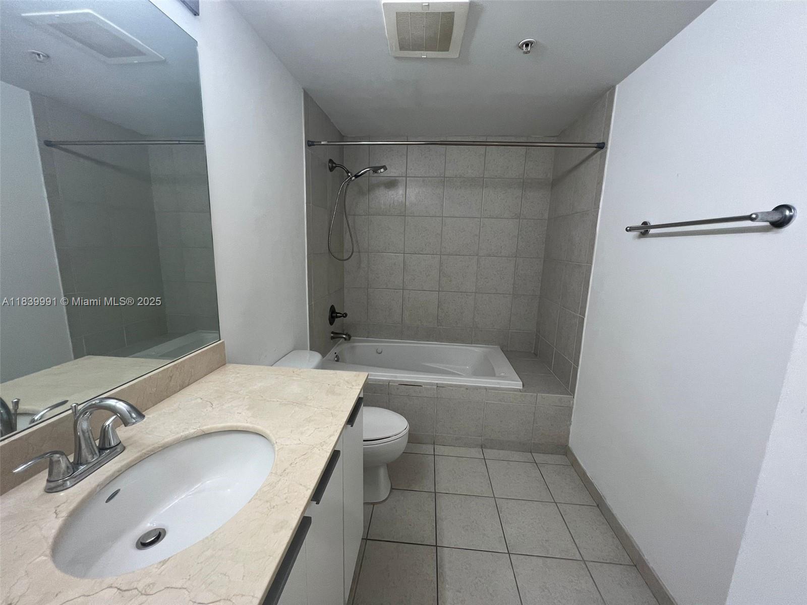 HOLLYWOOD STATION RES CON - Residential