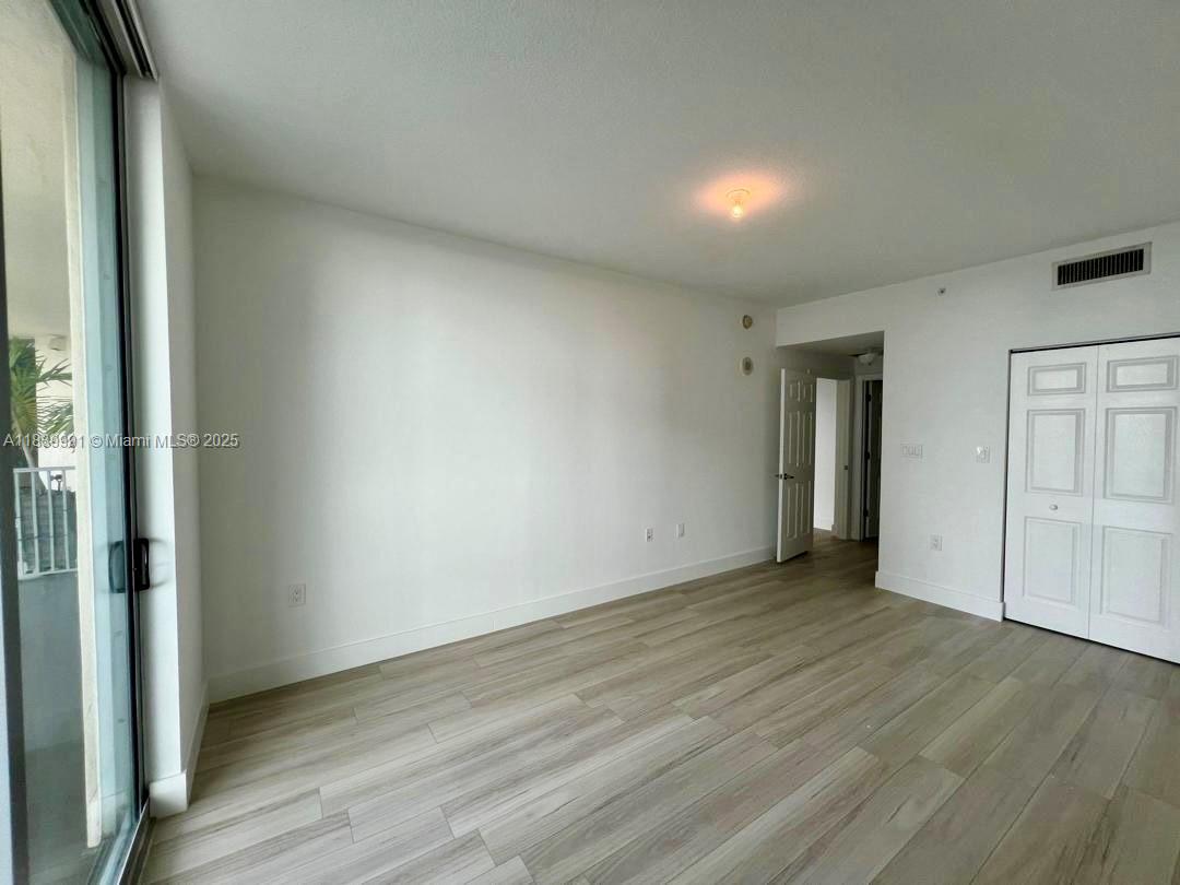 HOLLYWOOD STATION RES CON - Residential