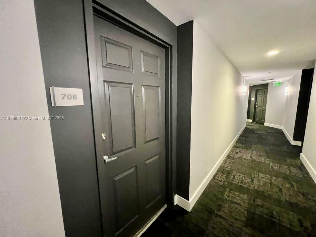 HOLLYWOOD STATION RES CON - Residential