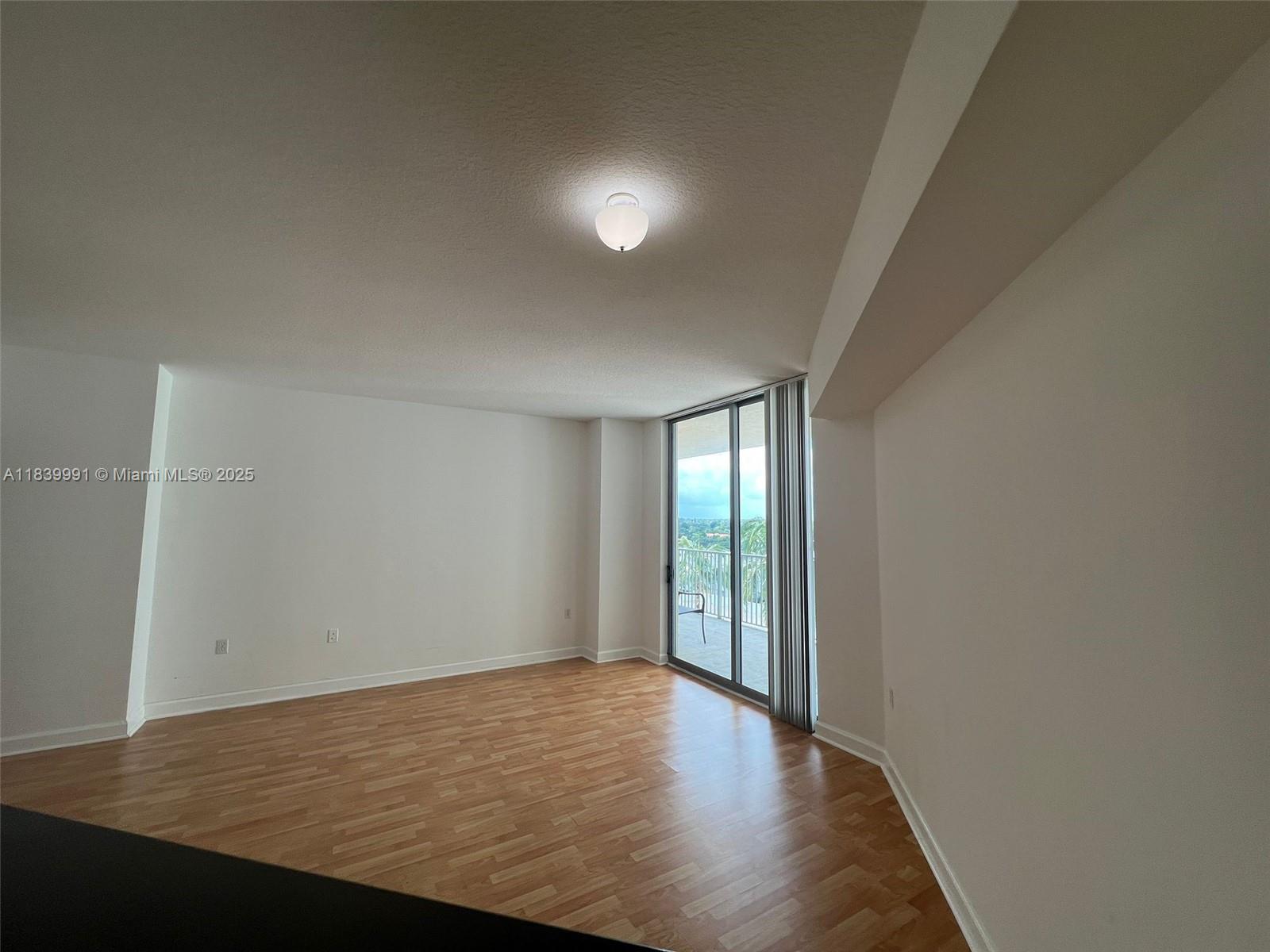 HOLLYWOOD STATION RES CON - Residential