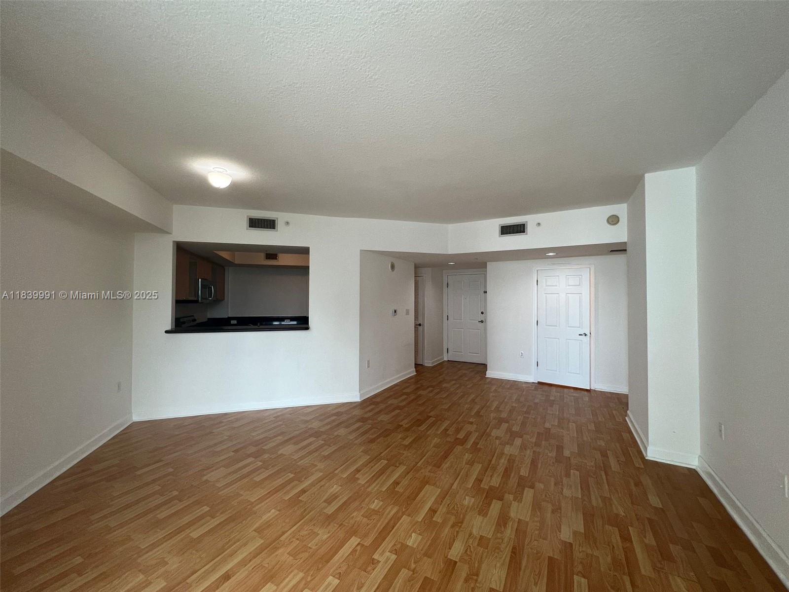 HOLLYWOOD STATION RES CON - Residential