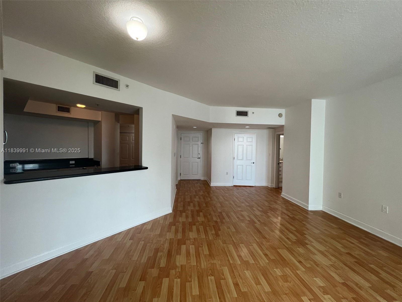 HOLLYWOOD STATION RES CON - Residential